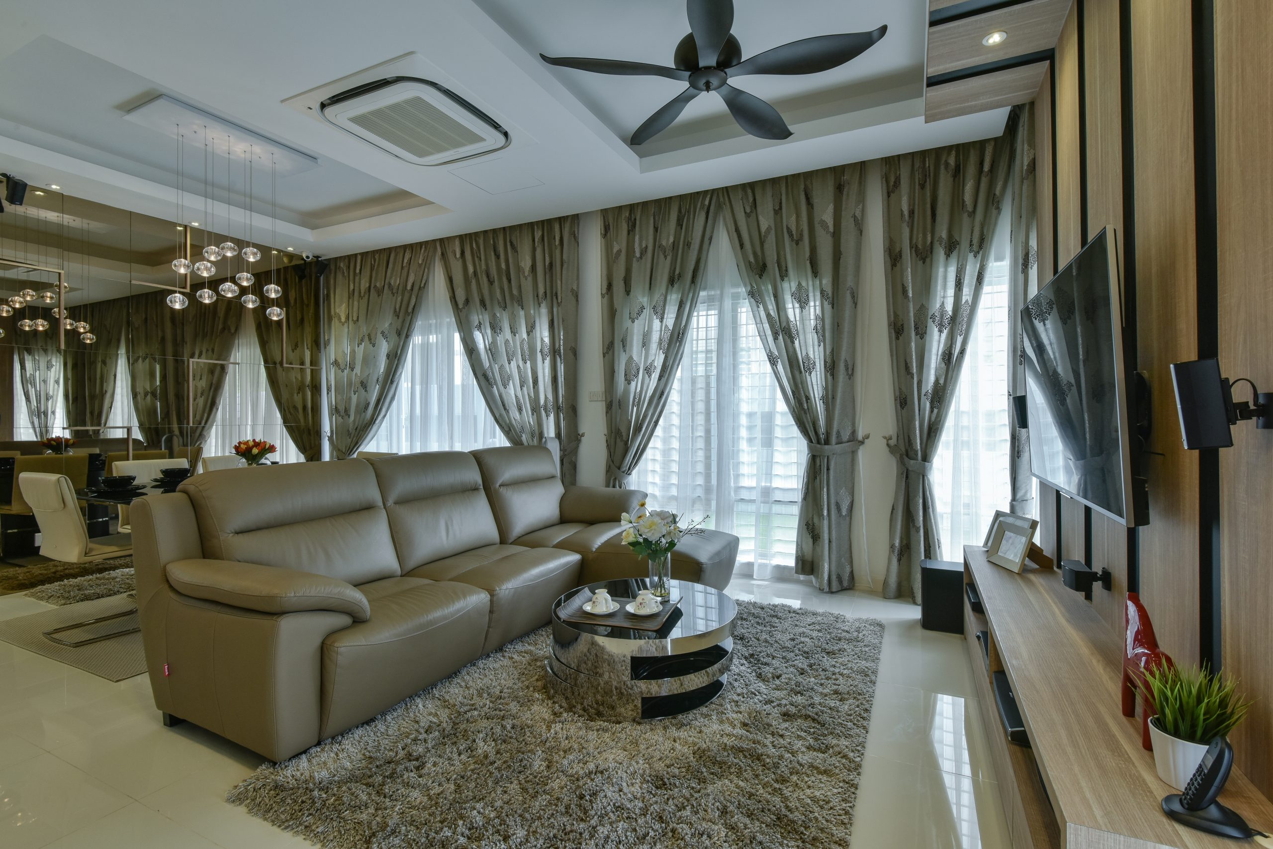 R RESIDENCE